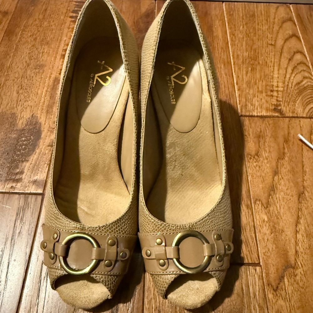A2 by Aerosoles Tan Peep Toe Heels